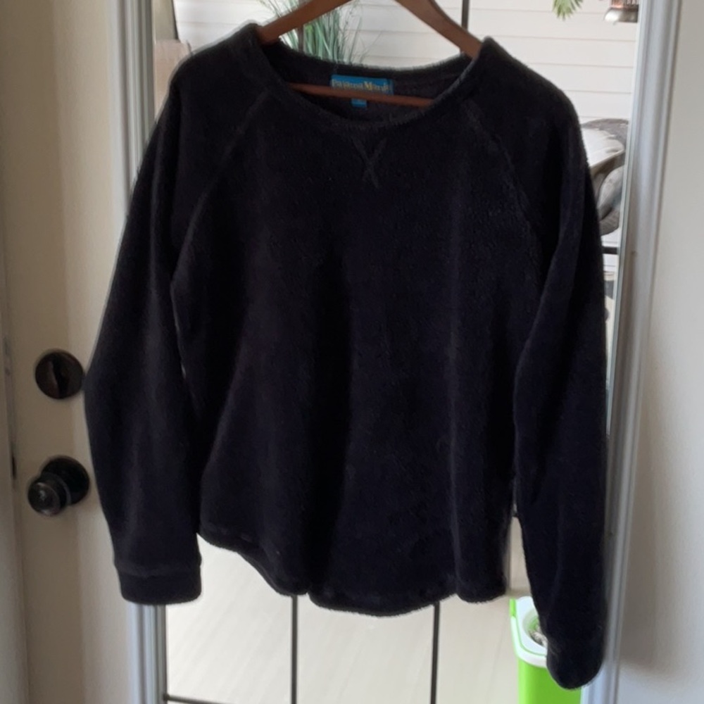Women's Black fleece pullover.
Comfy and soft.